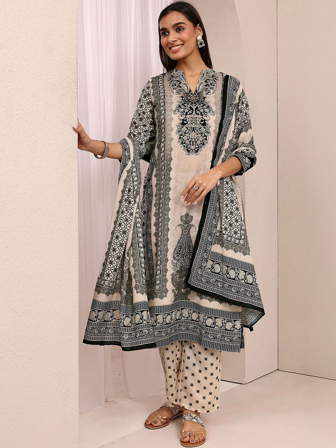 Libas Women Ethnic Motifs Printed Regular Kurta with Trousers & With Dupatta