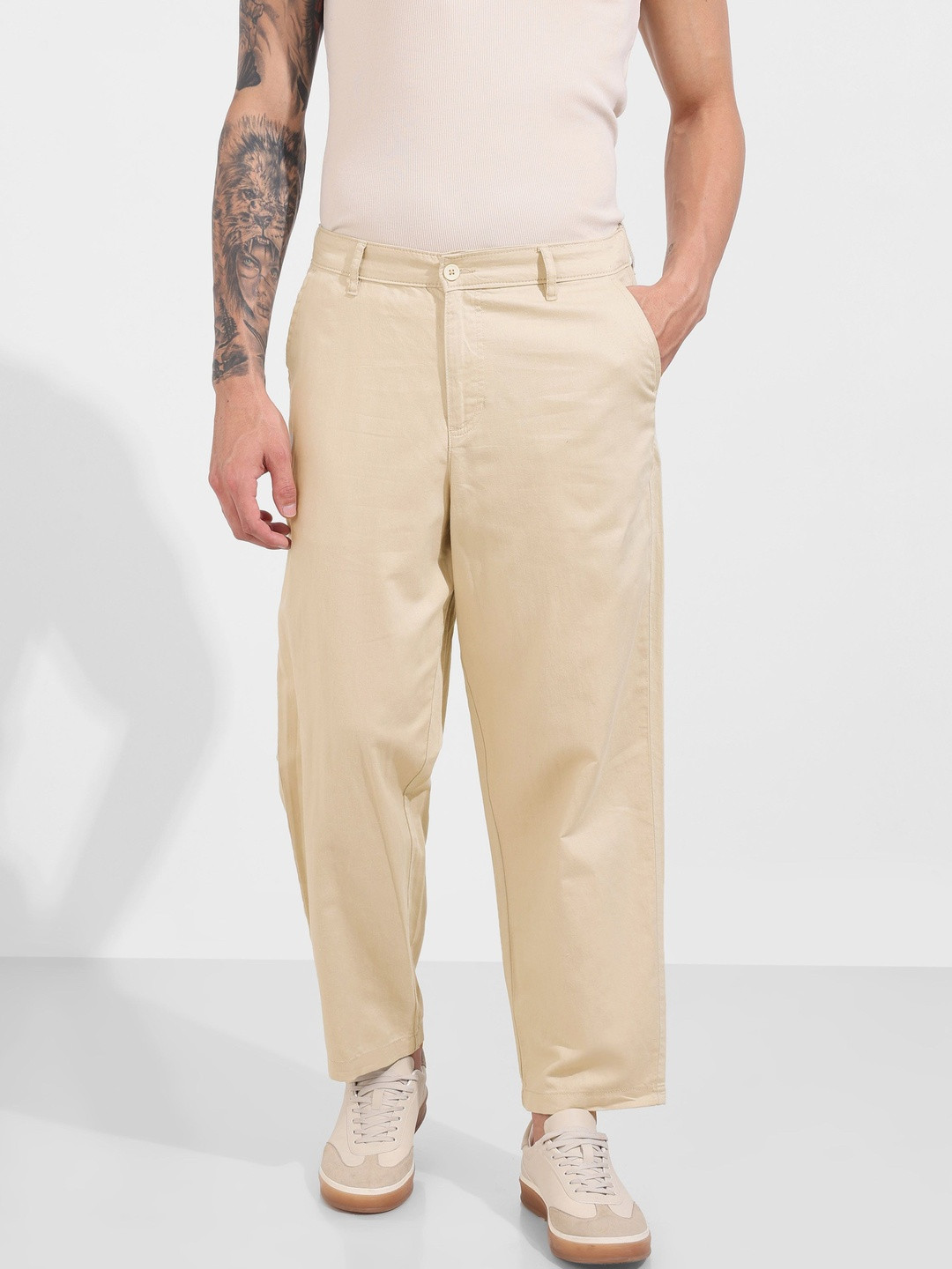 The Indian Garage Co Men Relaxed Fit Mid-Rise Linen Trousers With Elasticated Waist