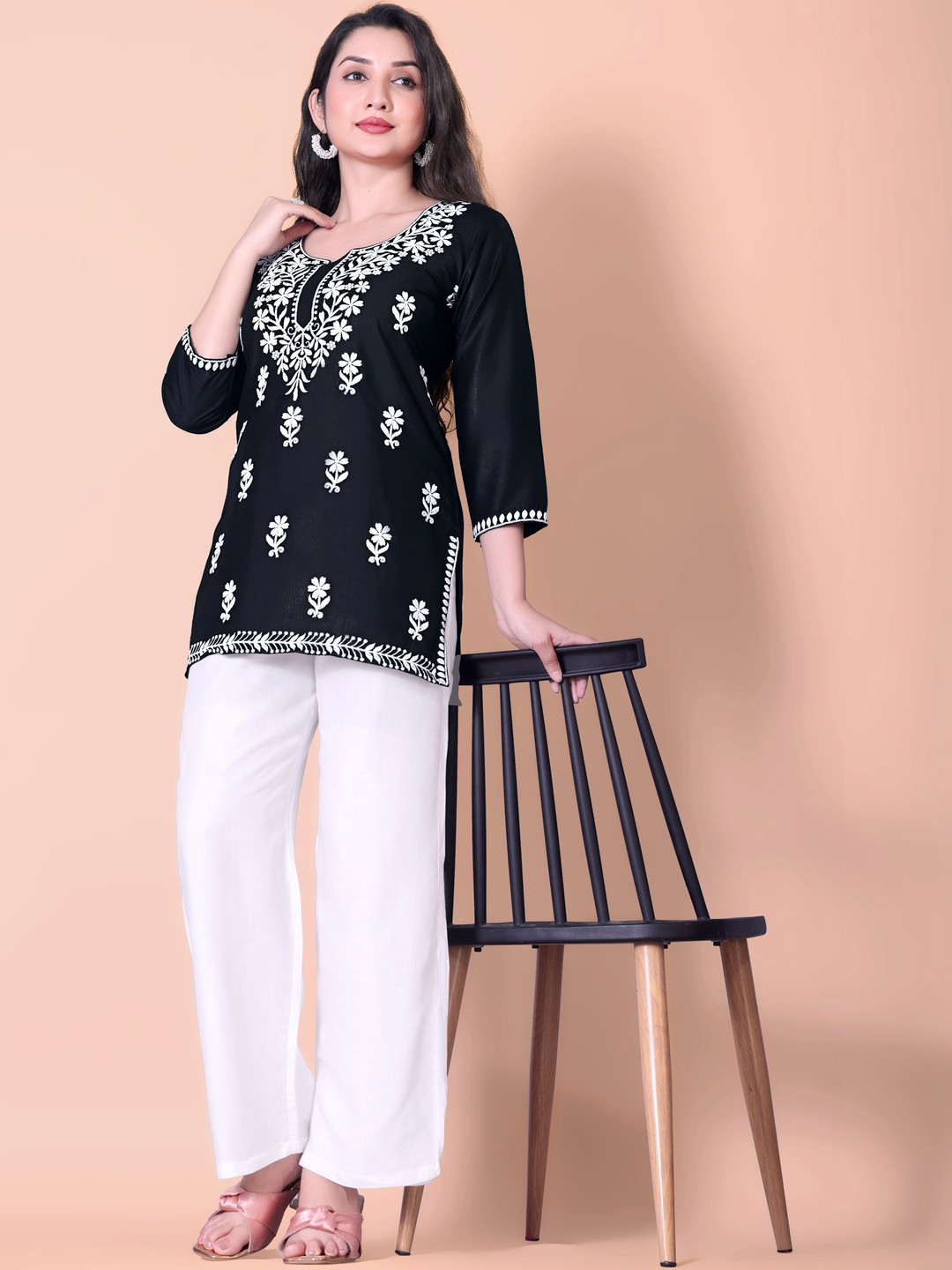 RUDRA LIFESTYLE Women Embroidered Thread Work Kurta