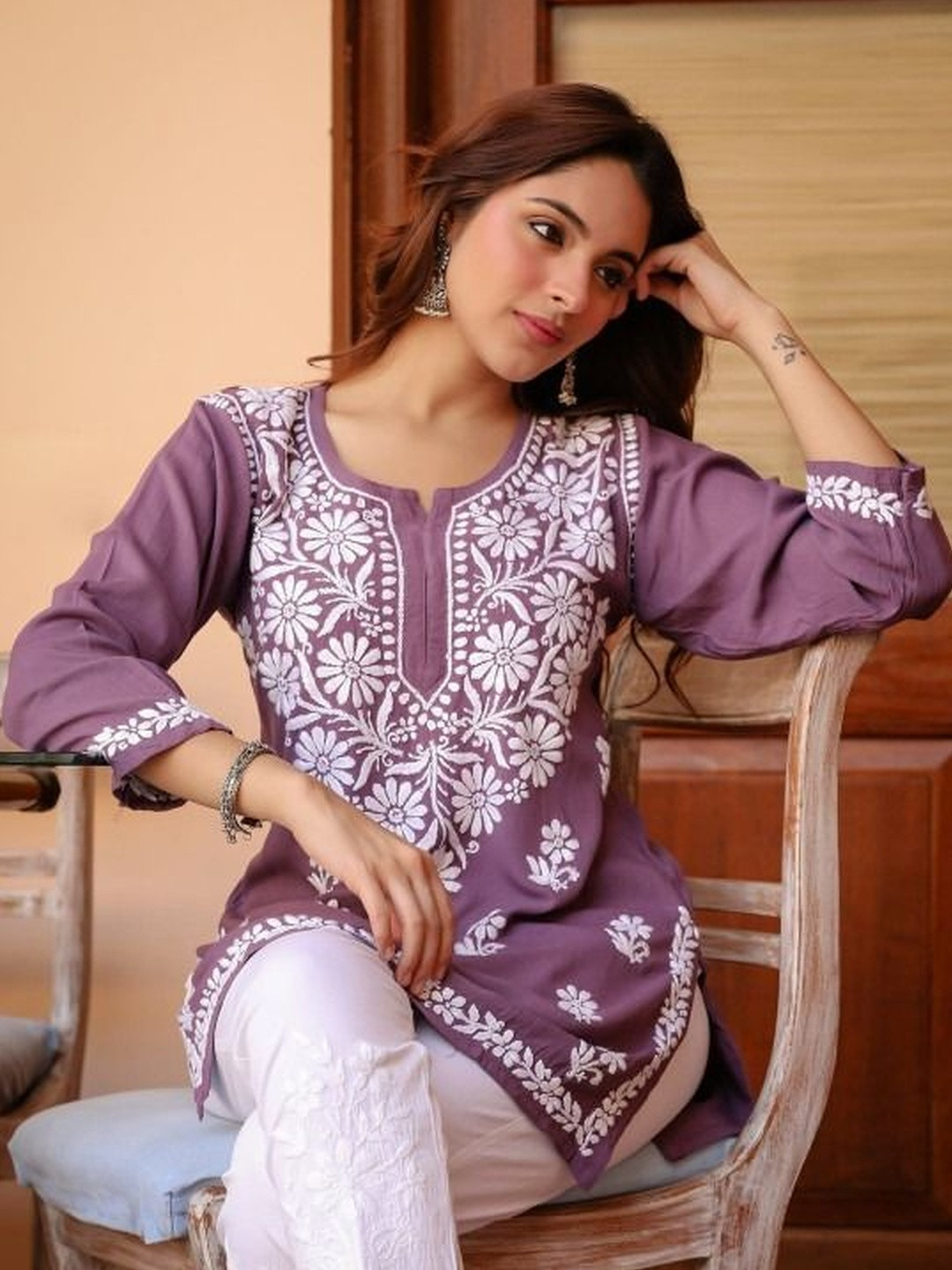 RUDRA LIFESTYLE Women Floral Embroidered Chikankari Indie Florals Kurta