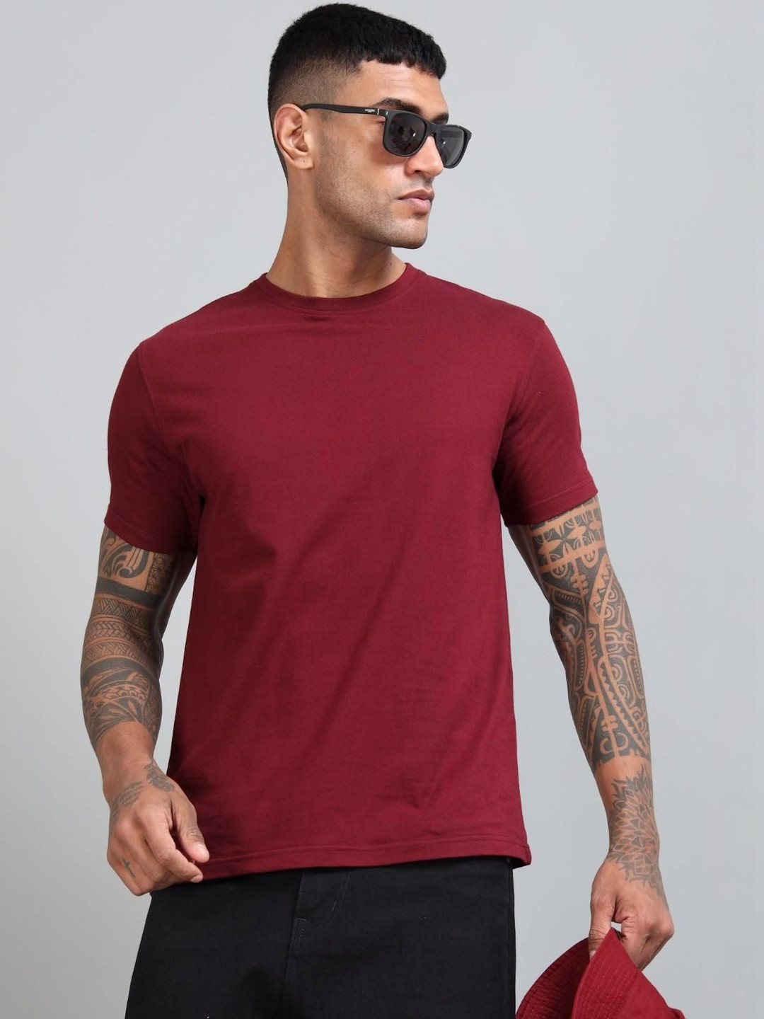 SHOWKEY Men Round Neck Cotton T-shirt