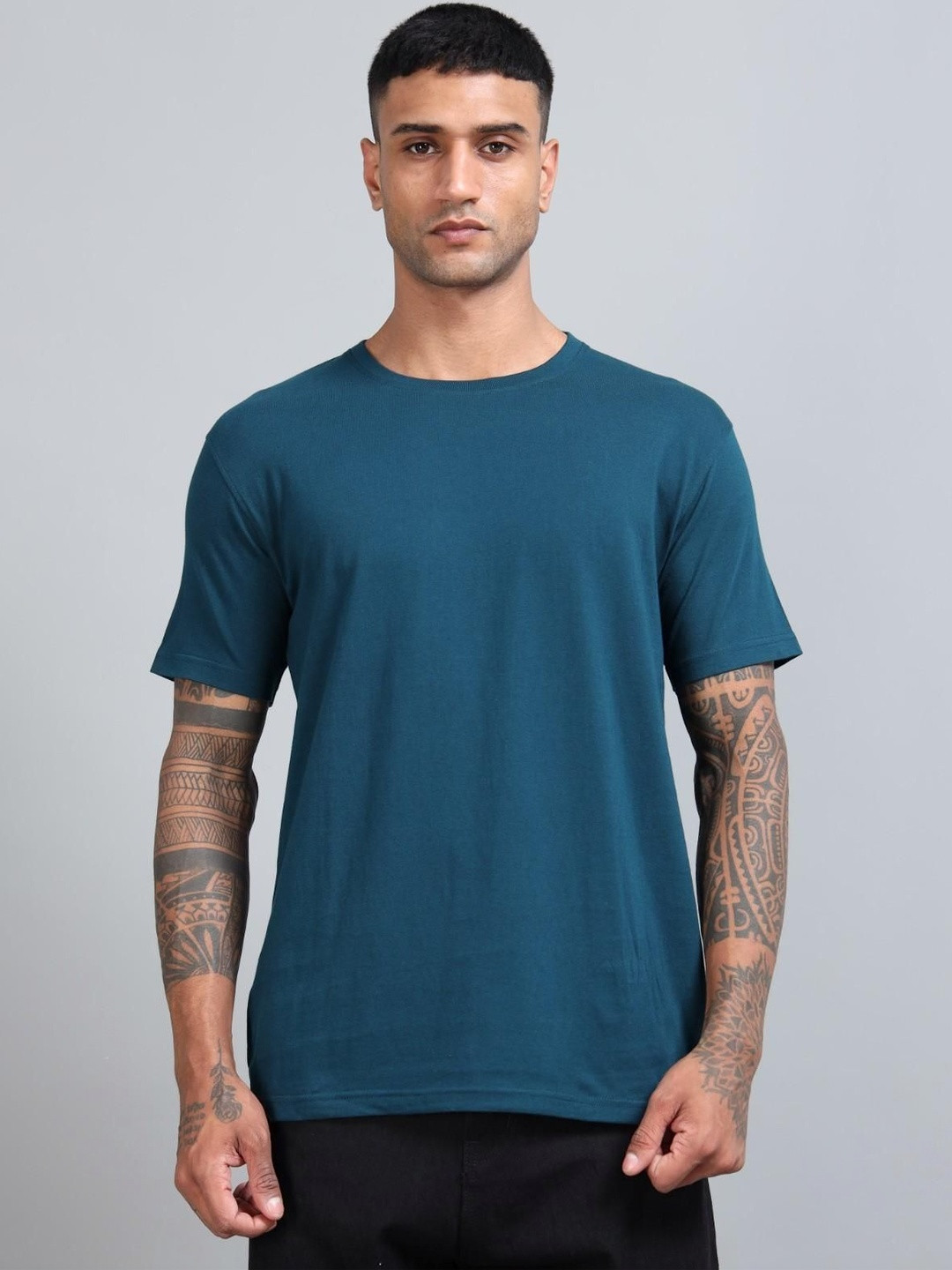 SHOWKEY Men Round Neck Cotton T-shirt