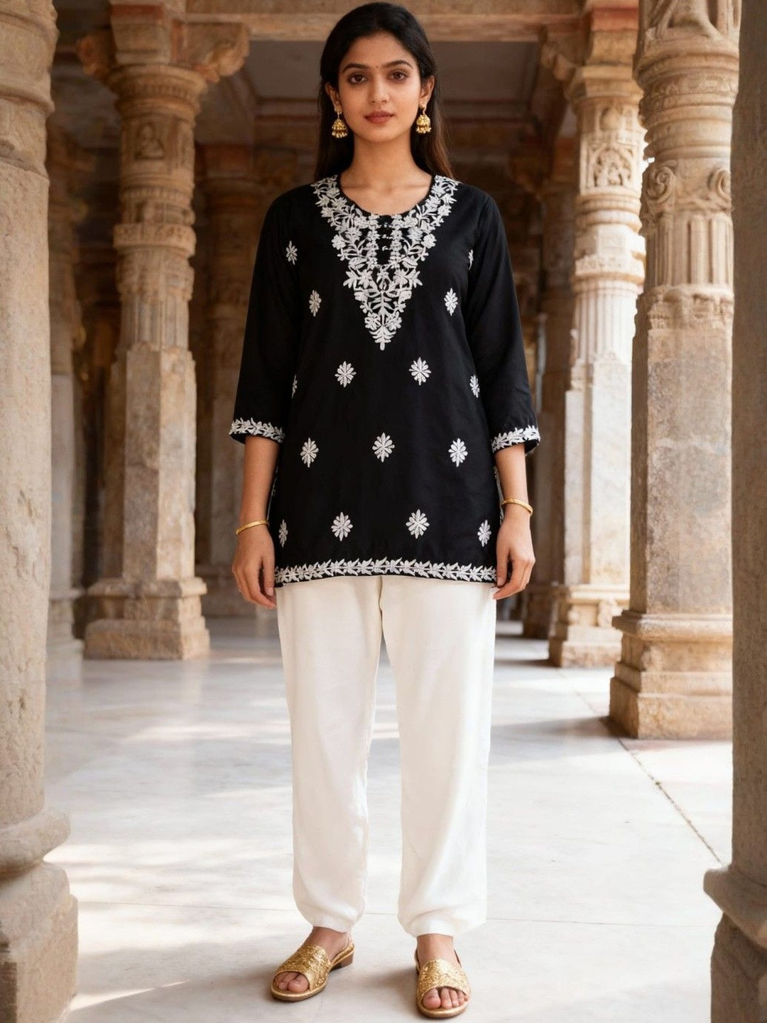 RUDRA LIFESTYLE Women Ethnic Motifs Embroidered Thread Work Kurta