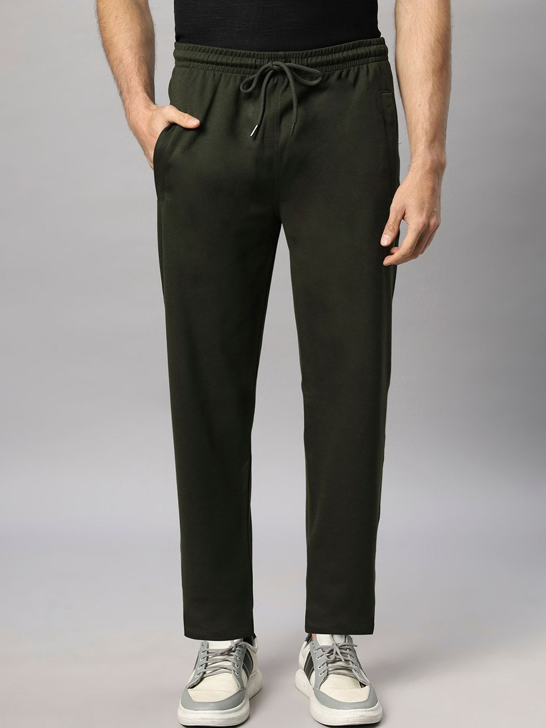 ROSHAN Men Mid-Rise Track Pants