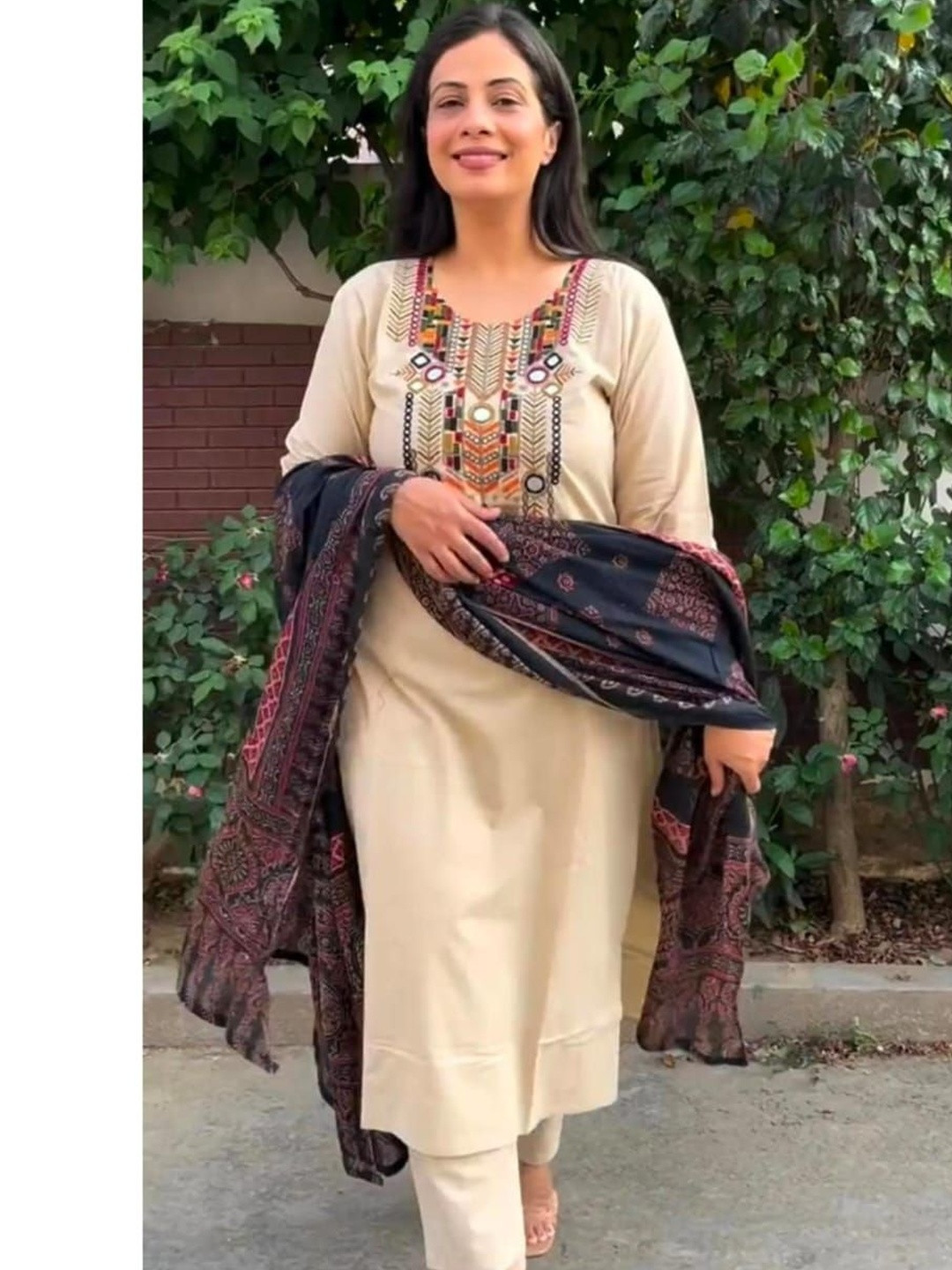QUNEY Women Ethnic Motifs Embroidered Regular Thread Work Pure Cotton Kurta with Trousers & With Dupatta