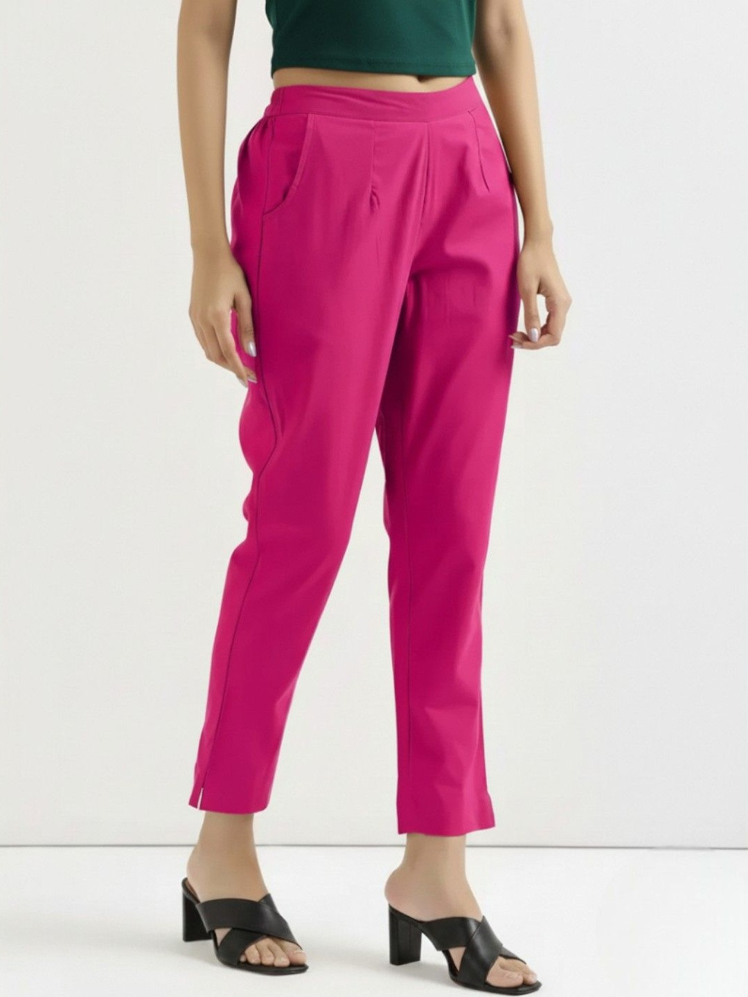 SWAZ Women Mid-Rise Cropped Cotton Trousers