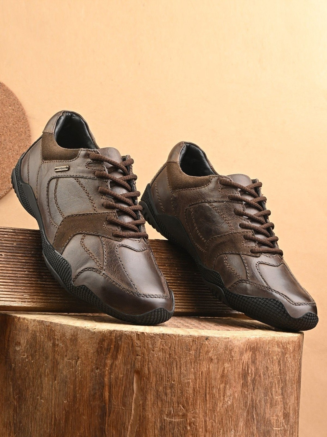 MONDAIN Men Textured Leather Sneakers