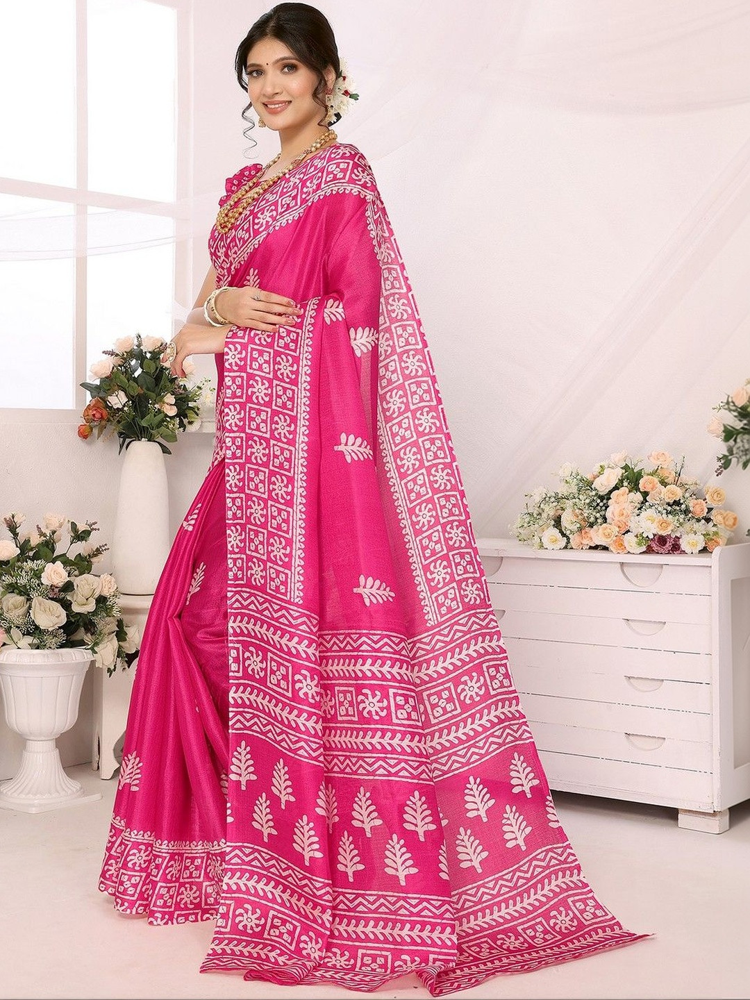 JANOI Ethnic Motifs Art Silk Saree