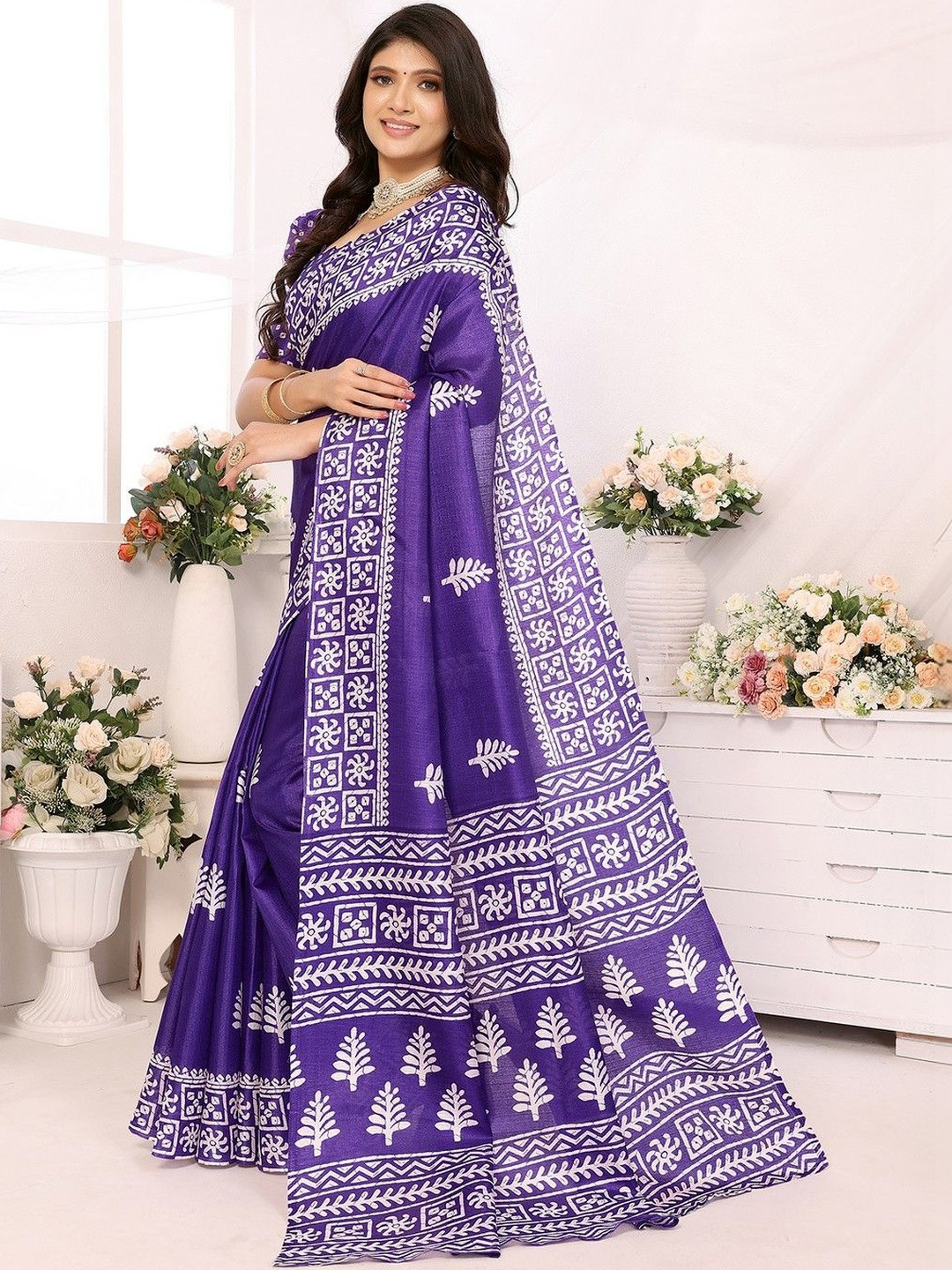 JANOI Ethnic Motifs Art Silk Saree