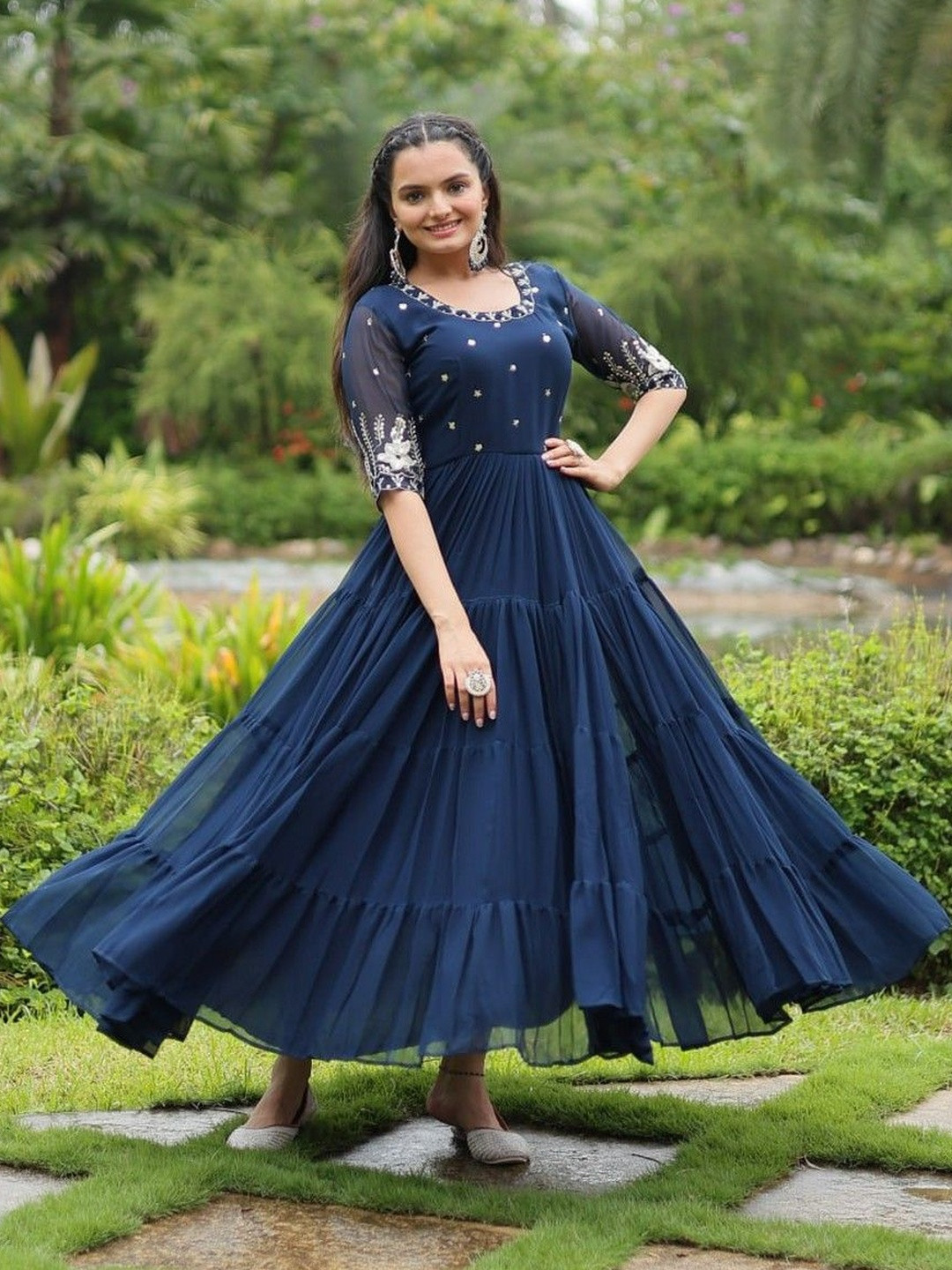 Livewear Women Ethnic Motifs Embroidered Tiered Thread Work Kurta