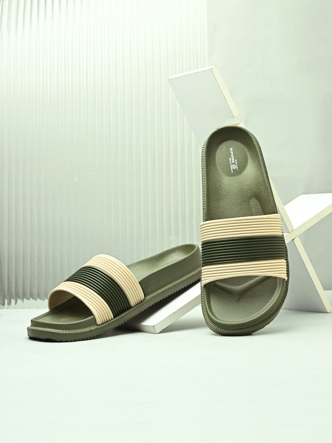 Slipover Men Colourblocked Rubber Sliders