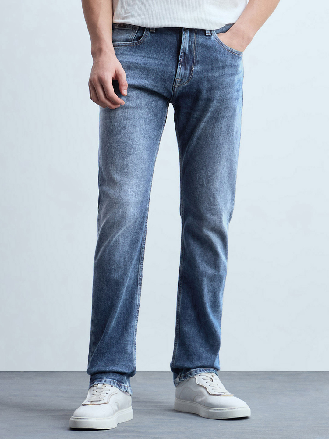 Flying Machine Men Straight Fit Mid-Rise Light Fade Stretchable Jeans