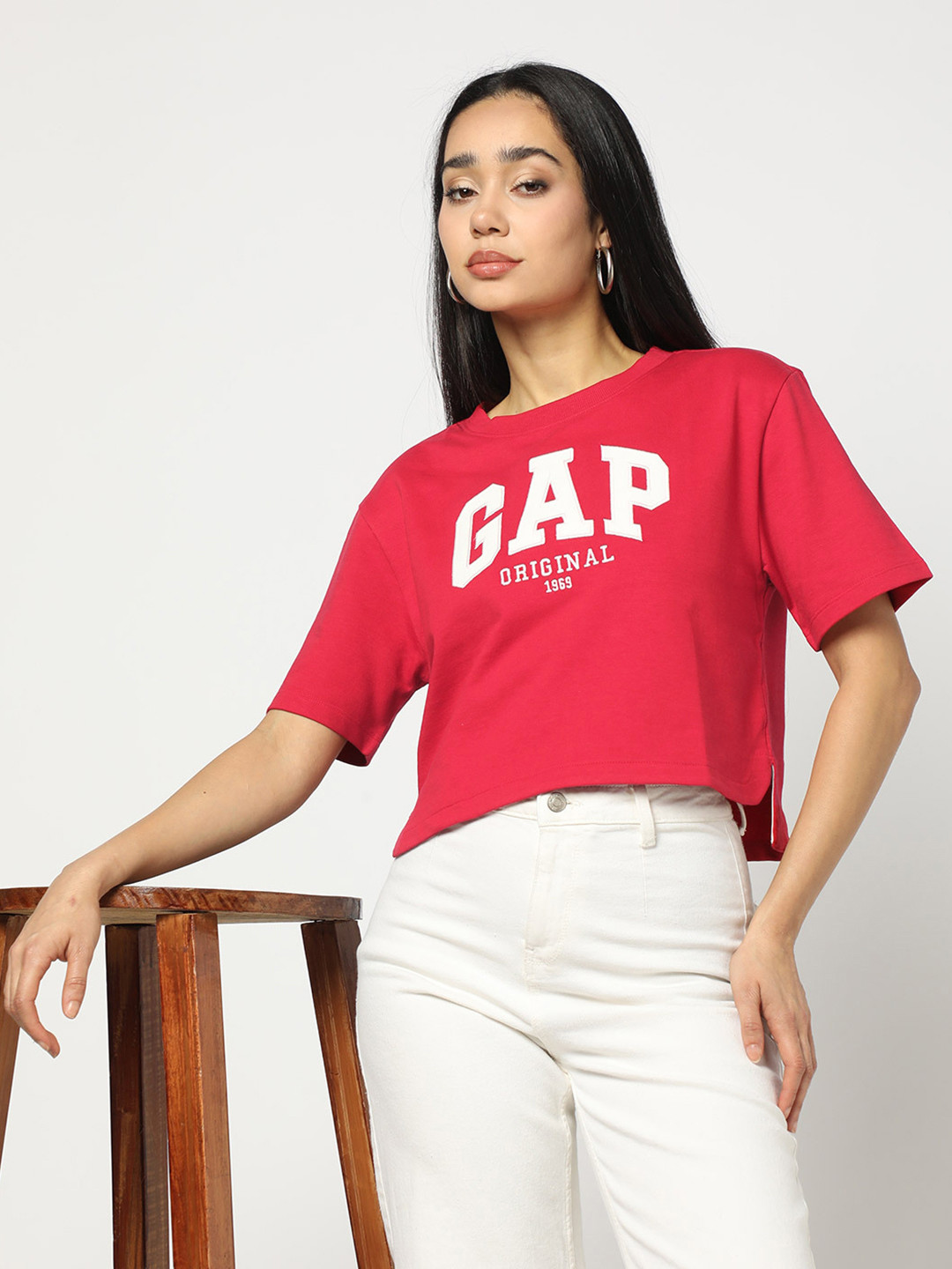 GAP Women Applique Round Neck Loose T-shirt
