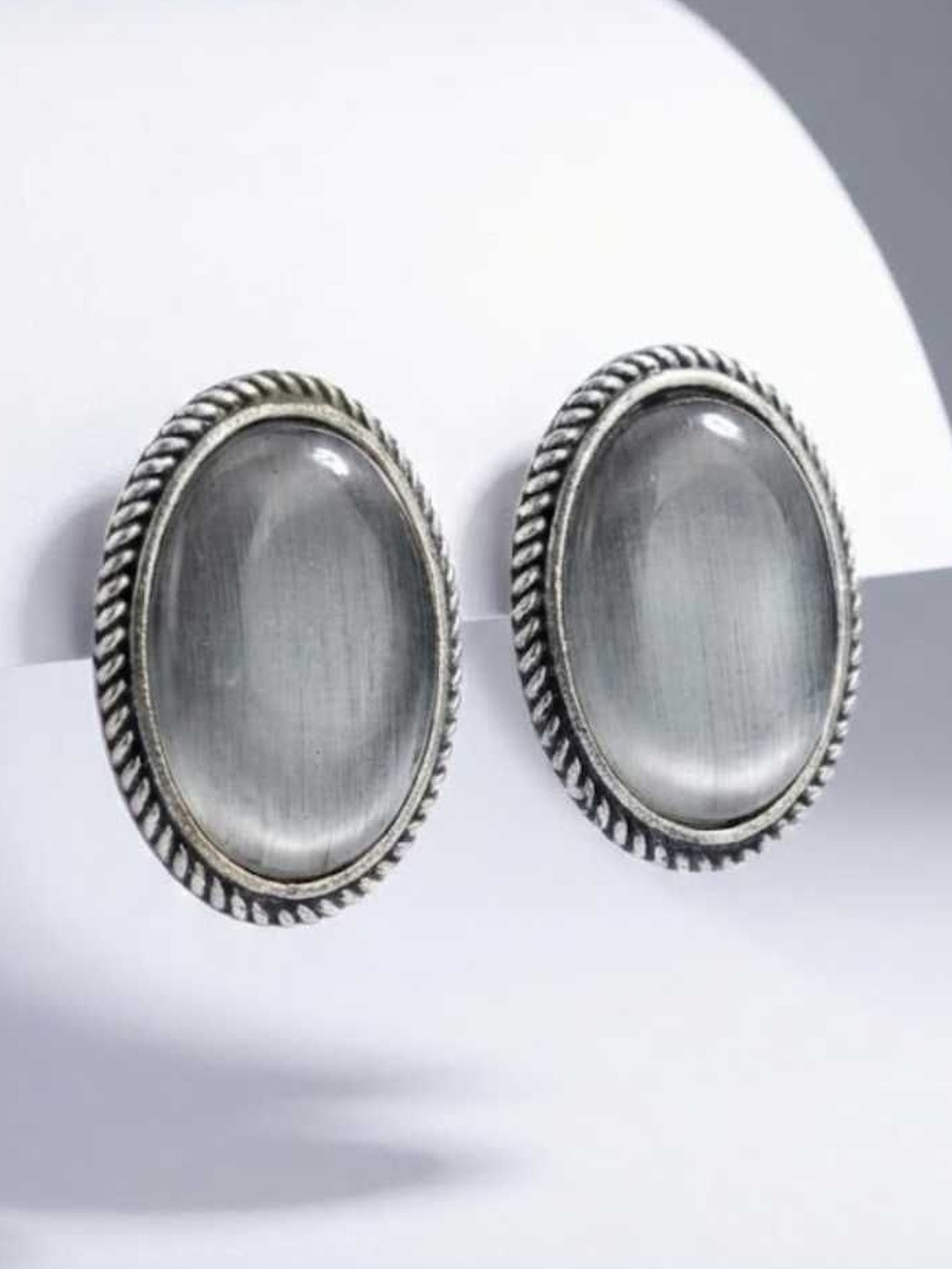 BANITHANI Oval Studs Earrings
