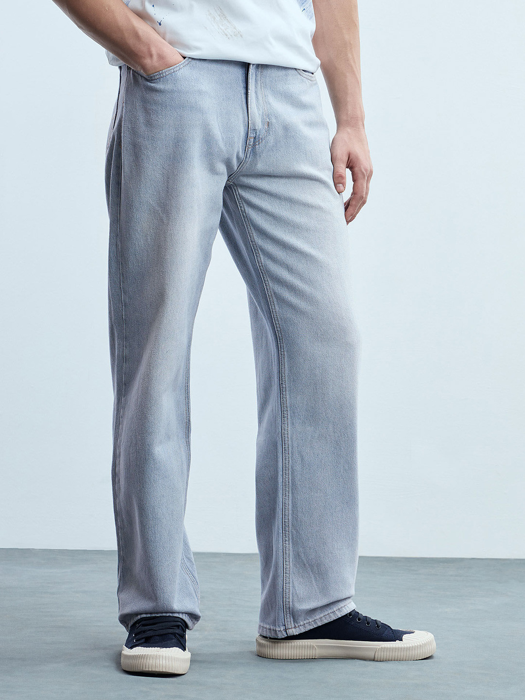Flying Machine Men Relaxed Fit Mid-Rise Light Fade Jeans