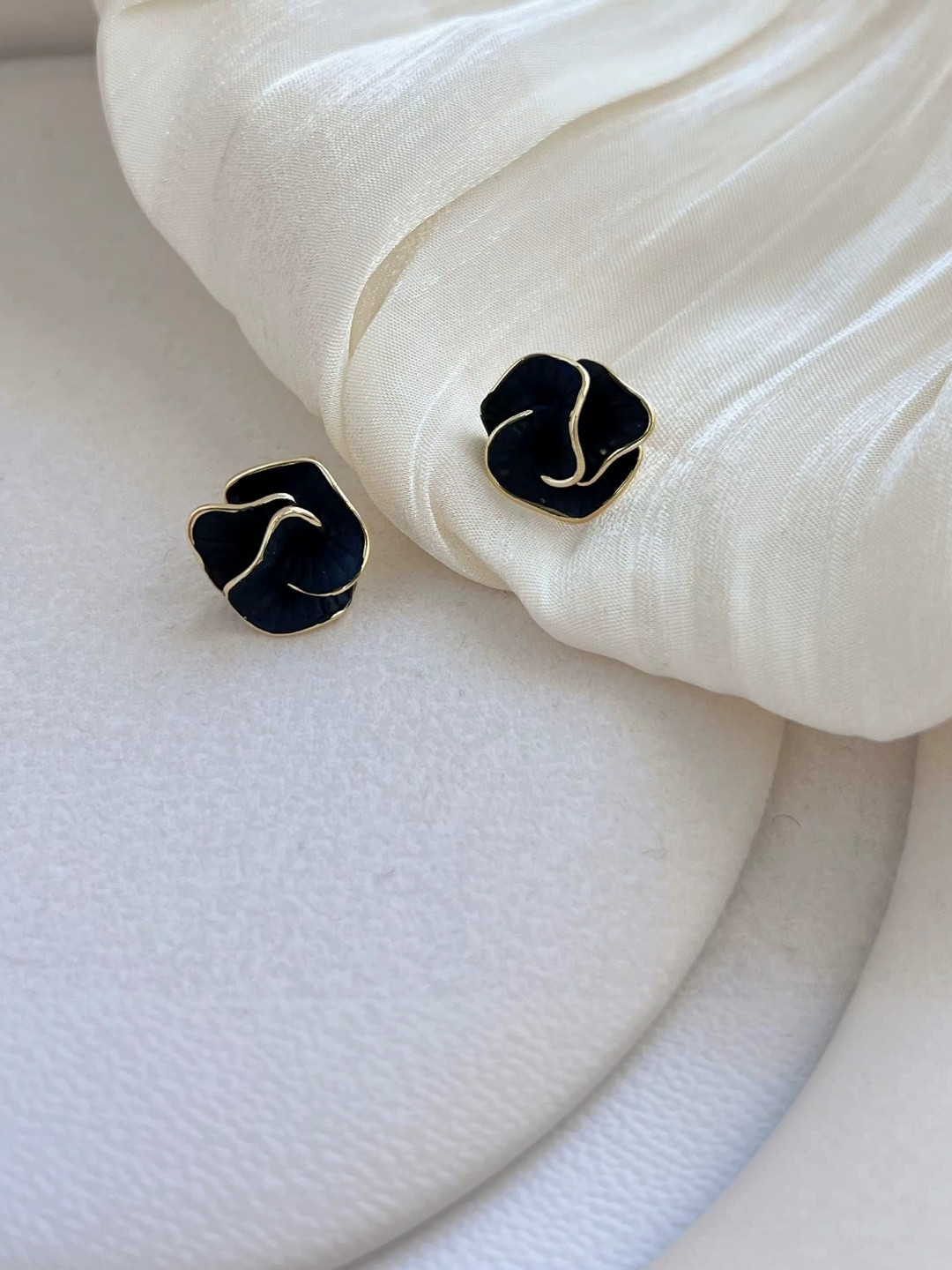 Tiso Gold-PlatedFloral Studs Earrings