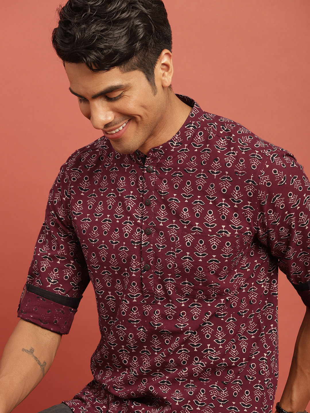 Taavi Men Maroon & Black Bagru Printed Straight Kurta with Roll-Up Sleeves