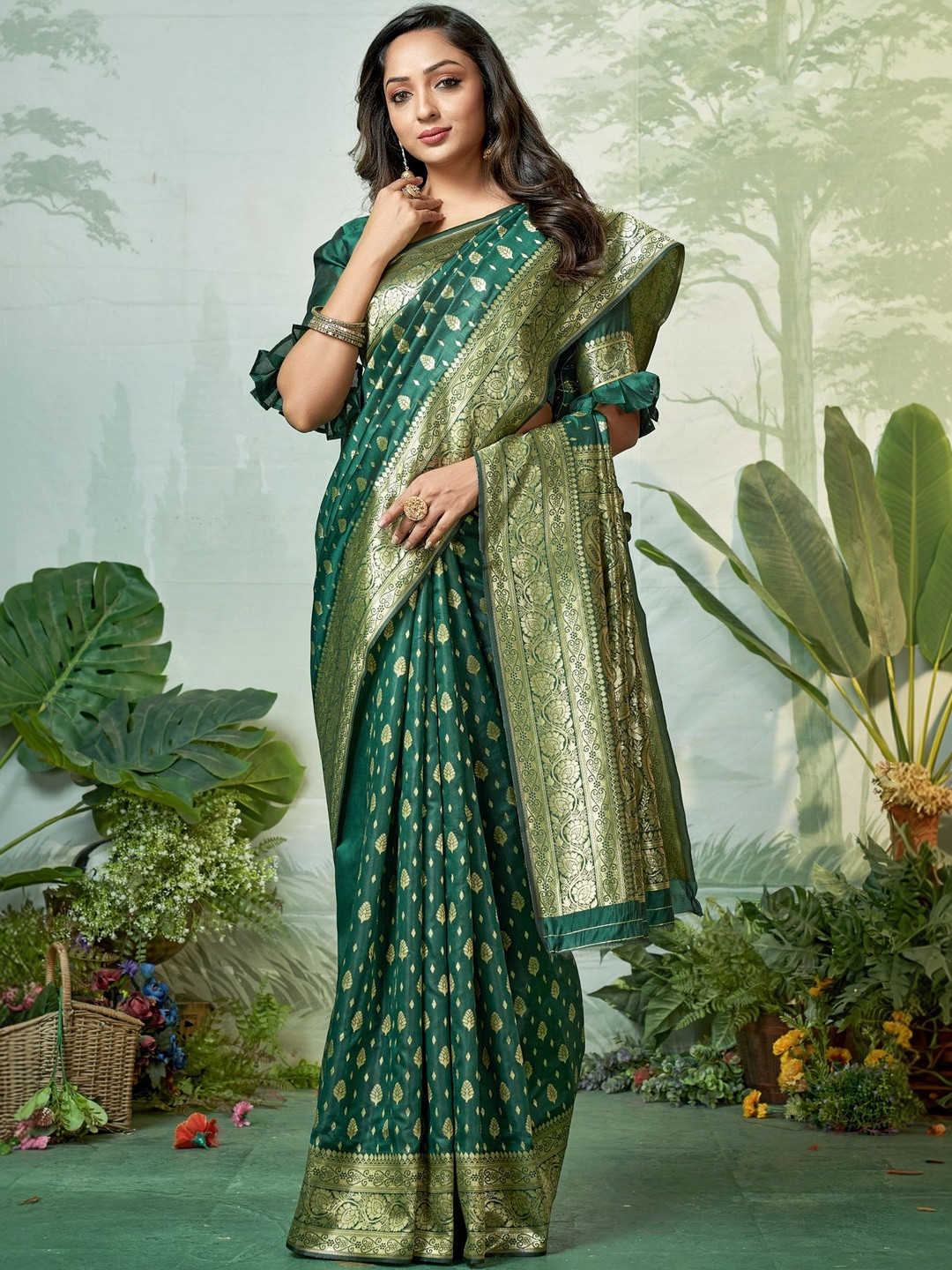SURUKH Woven Design Zari Silk Blend Heavy Work Banarasi Saree