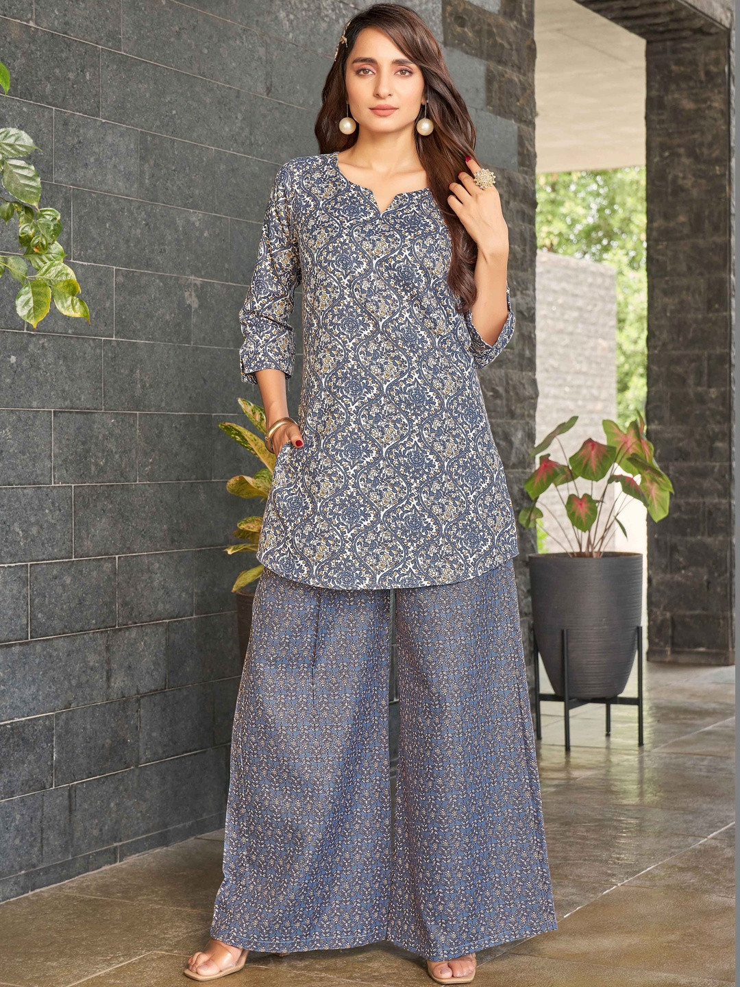 CHANSI Women Floral Printed Regular Kurti with Palazzos
