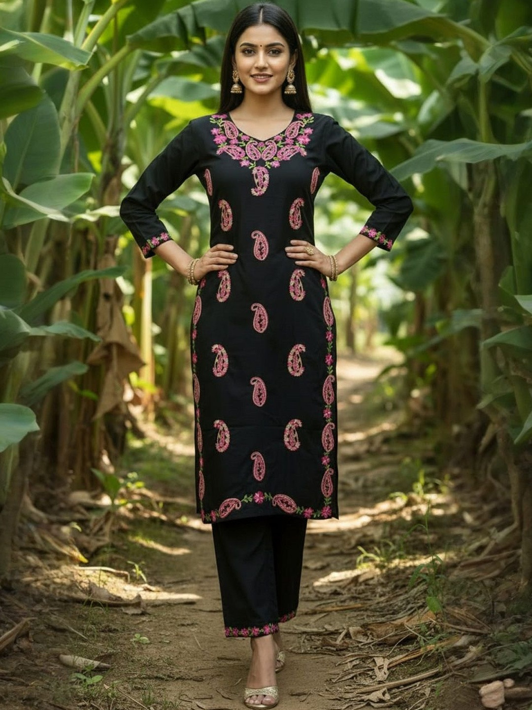 DWIJA FASHION Women Ethnic Motifs Embroidered Regular Thread Work Kurta with Trousers