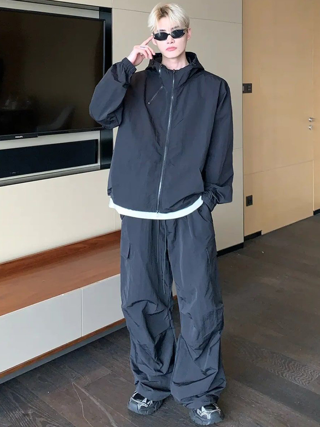 EVERDION Men Grenade Mock Collar Neck Tracksuit