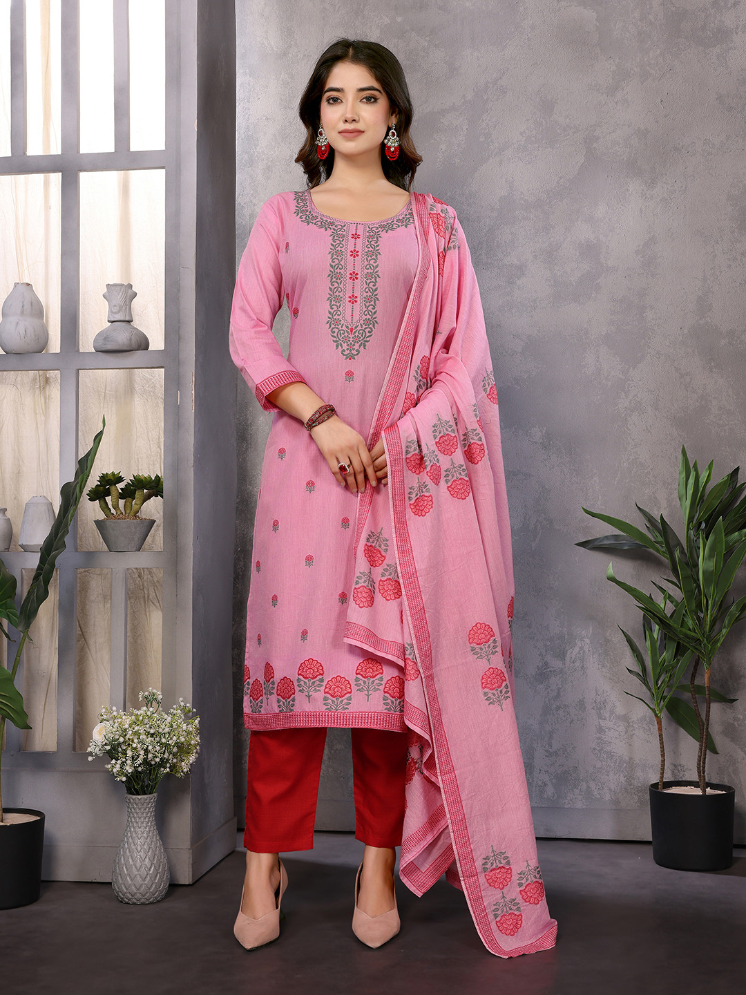 Royal Export Women Regular Kurta with Trousers & With Dupatta