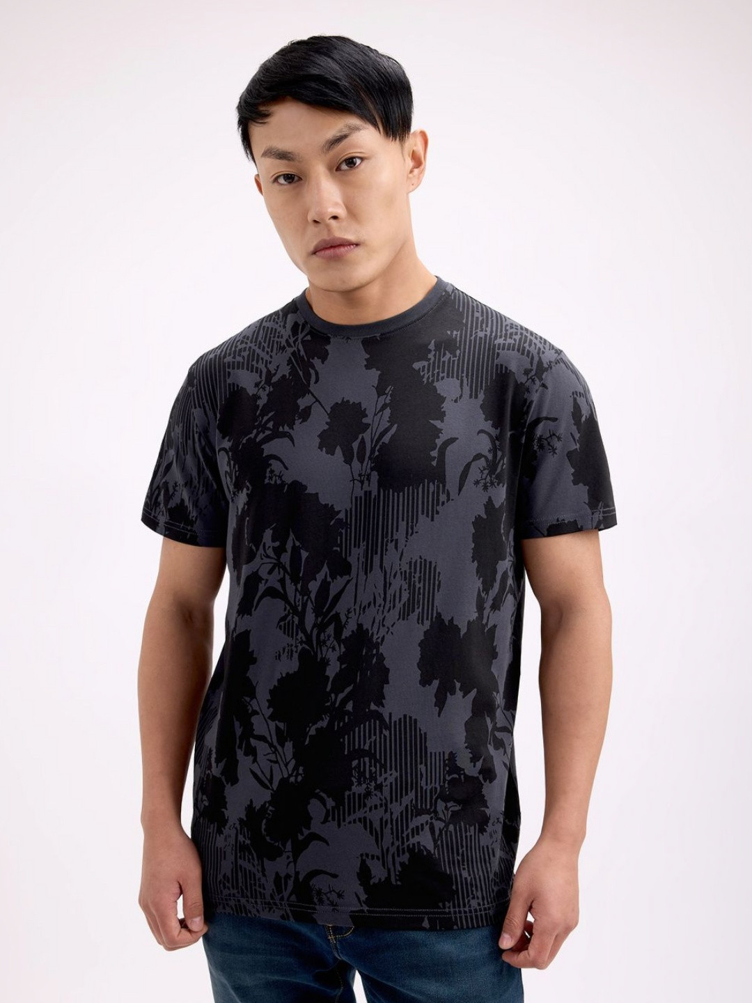 Pepe Jeans Men Printed Indigo Pure Cotton Applique Slim Fit T-shirt