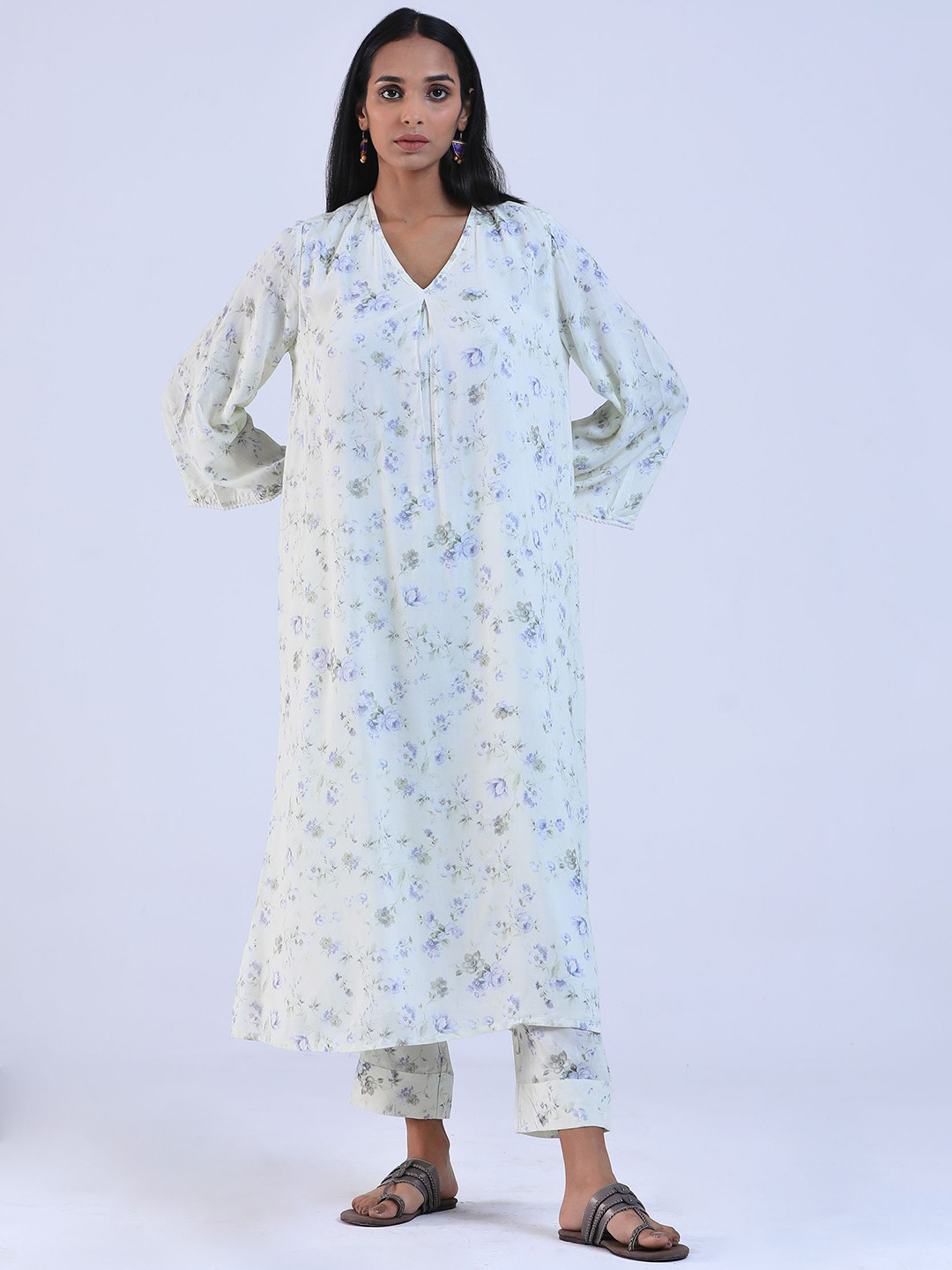TJORI Women Floral Printed Flared Sleeves Cotton Kurta