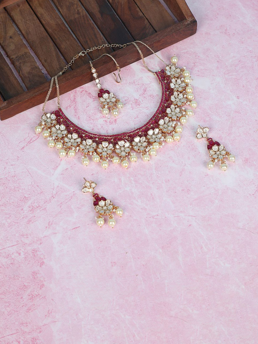 AURAA TRENDS Gold-Plated Kundan Stone Studded Ruby Jewellery Set