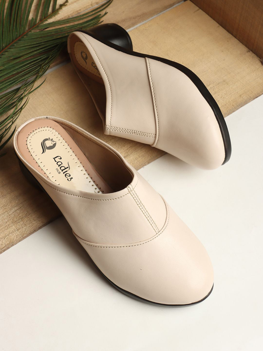 Ladies Hub Textured Block Mules