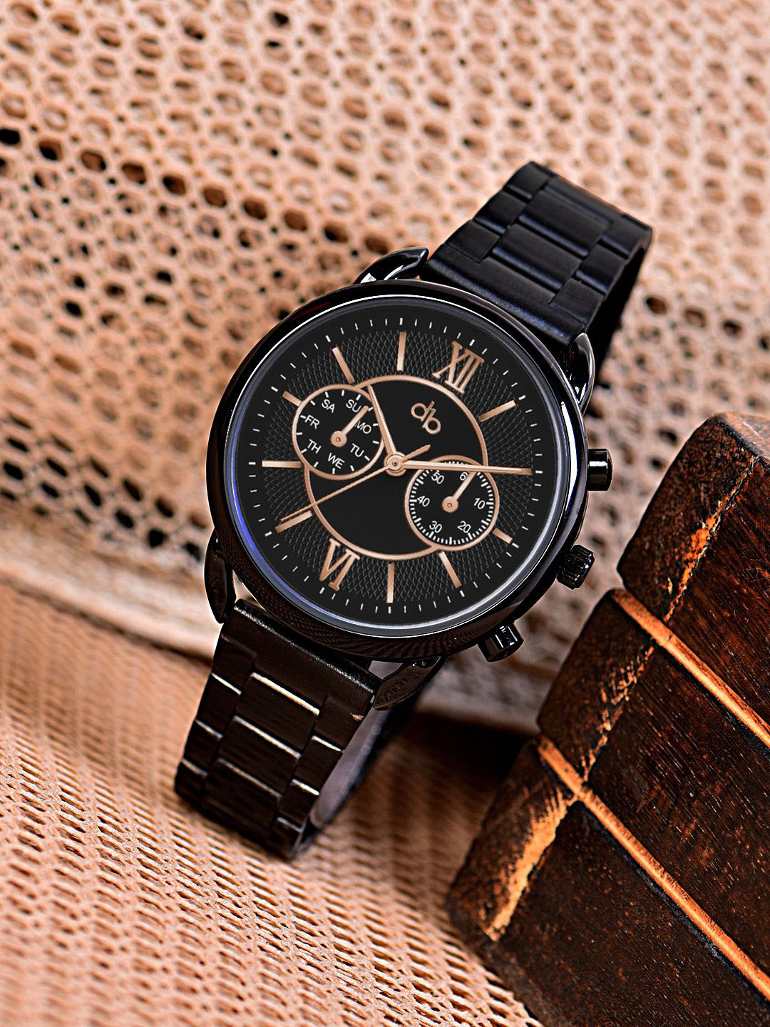 DressBerry Women Dial & Stainless Steel Bracelet Style Straps Analogue Watch HOBDB-267-BK