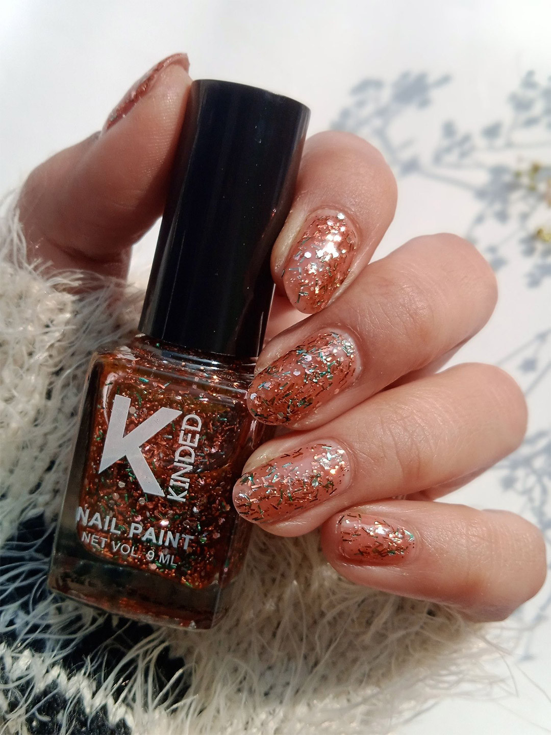 KINDED Textured Glitter Nail Polish - 9 ml - Showstopper Red 32