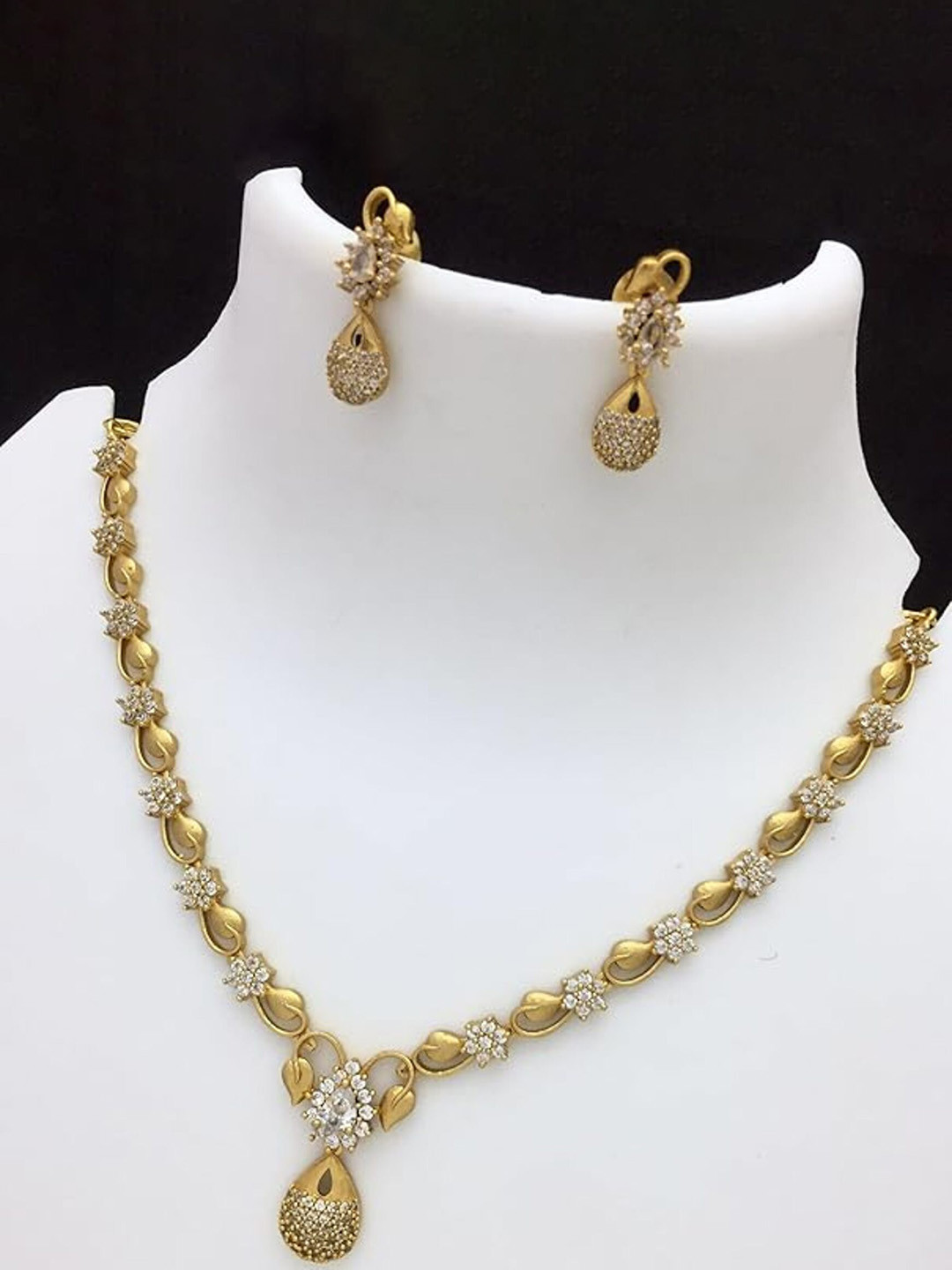 Rujve Jewellery Gold Plated Stones Studded Jewellery Set