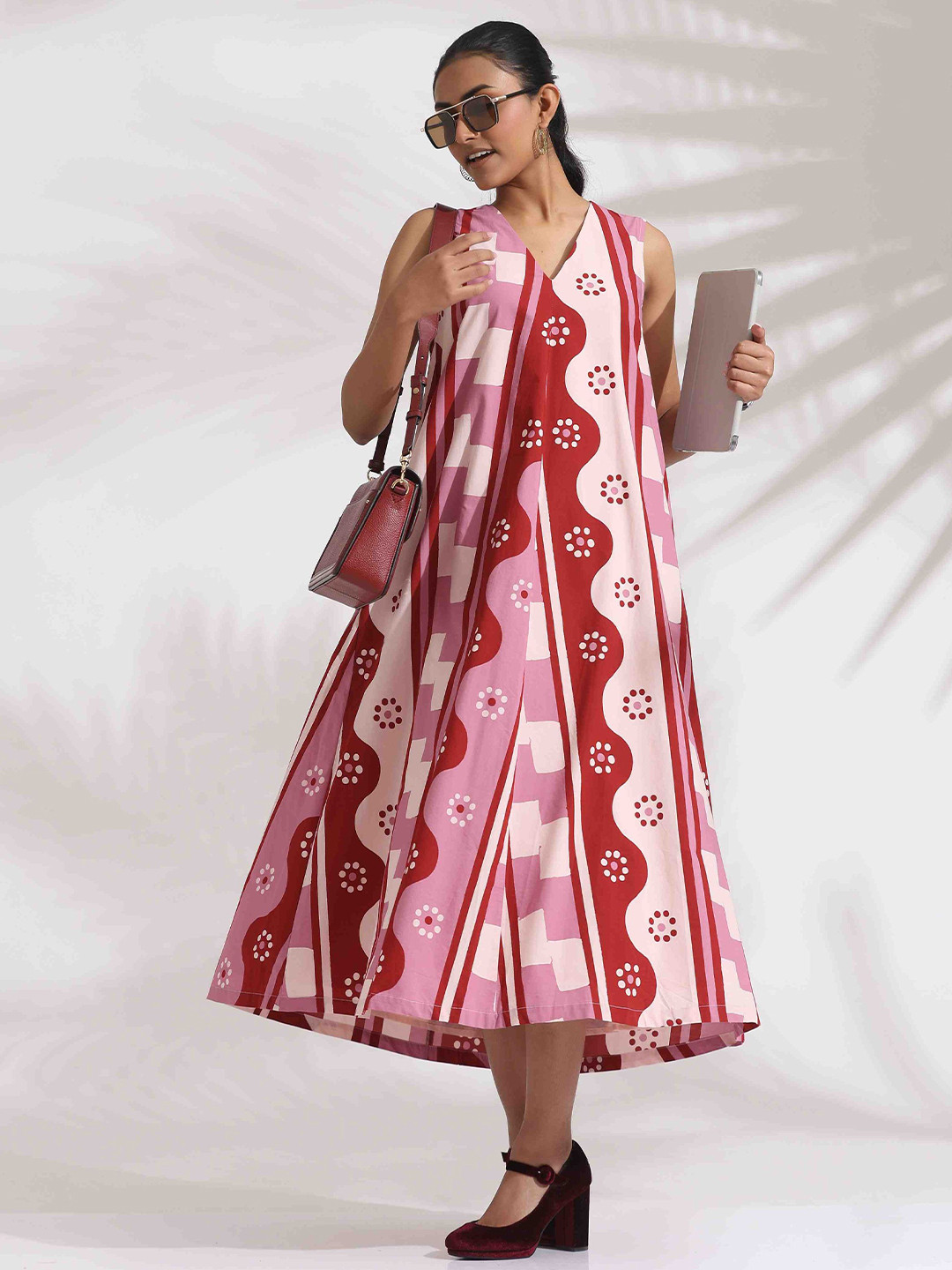 trueBrowns Women Pink Cotton Abstract Print Dress