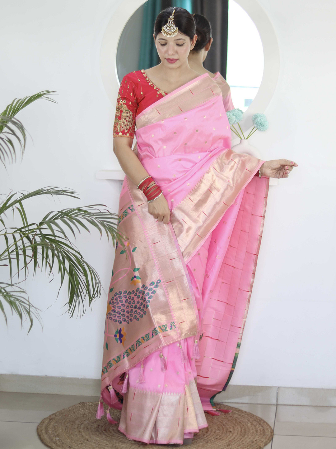 DIVASTRI Woven Design Zari Silk Blend Paithani Saree