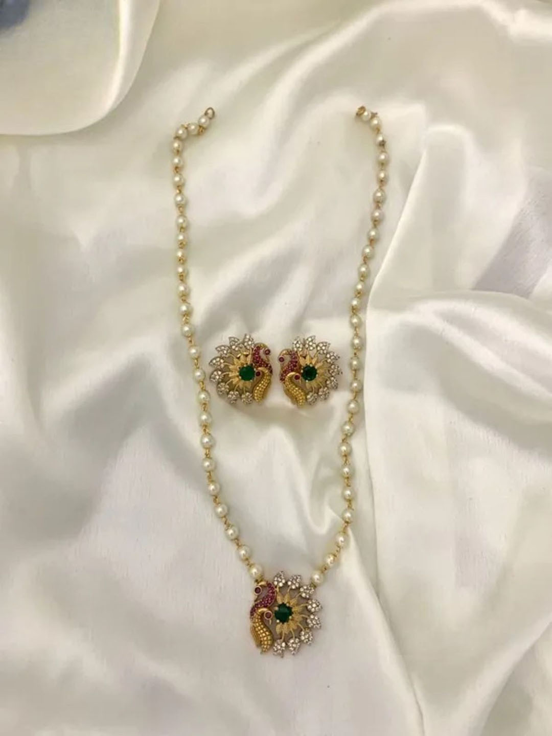 Rangrozo Jewellery Gold-Plated Stone Studded & Beaded Traditional Jewellery Set