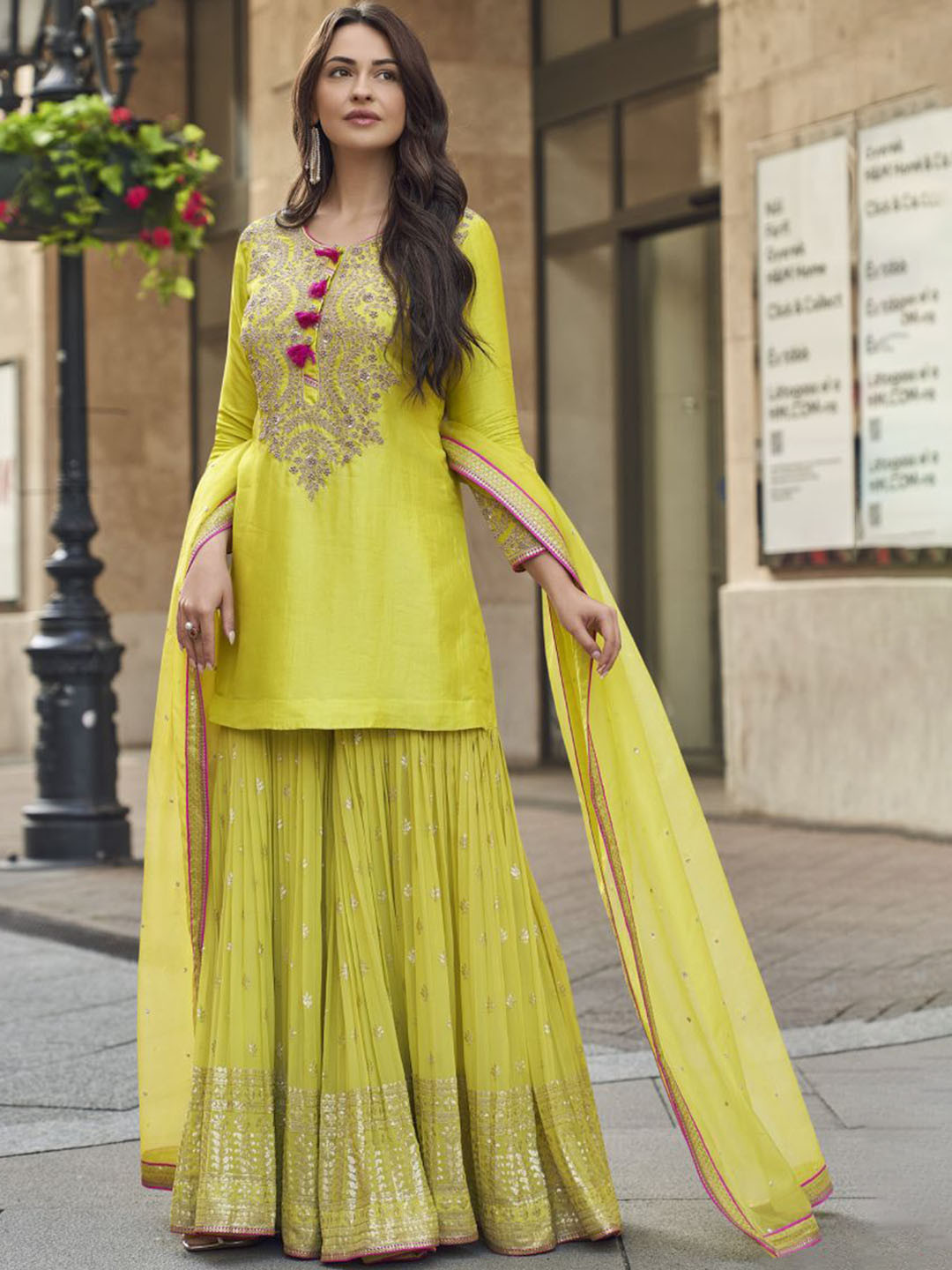 SAMAAYA JAIPUR Floral Embroidered Round Neck Straight Kurti With Sharara & Dupatta