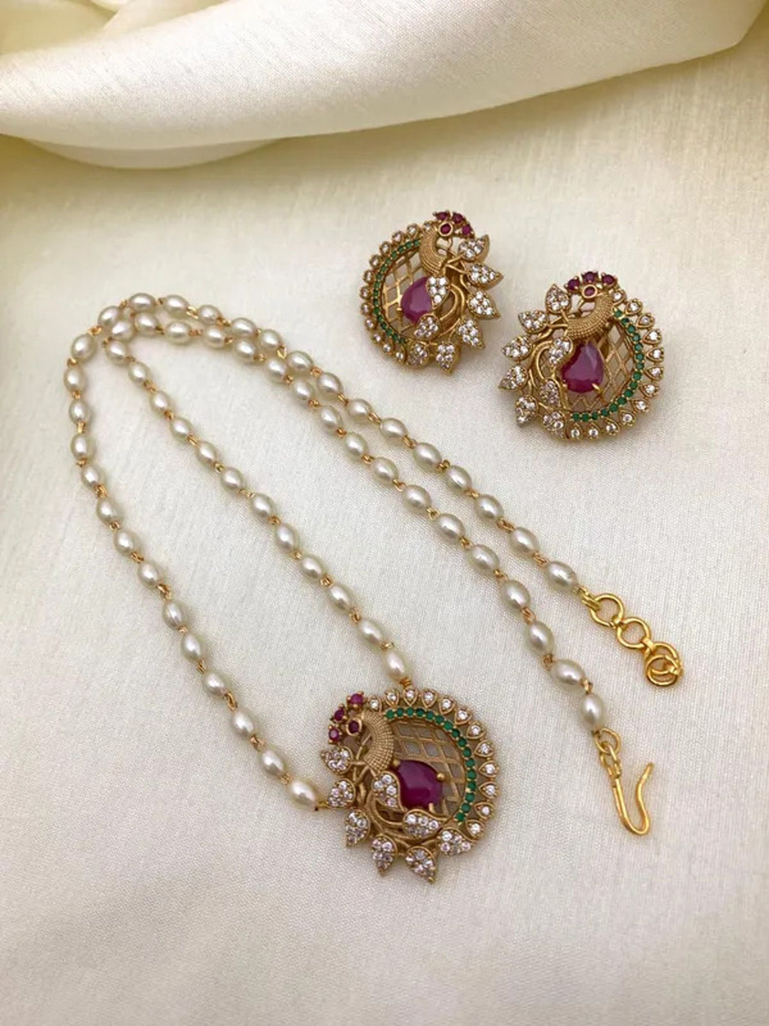 Rangrozo Jewellery Gold Plated Stones Studded & Beaded Jewellery Set