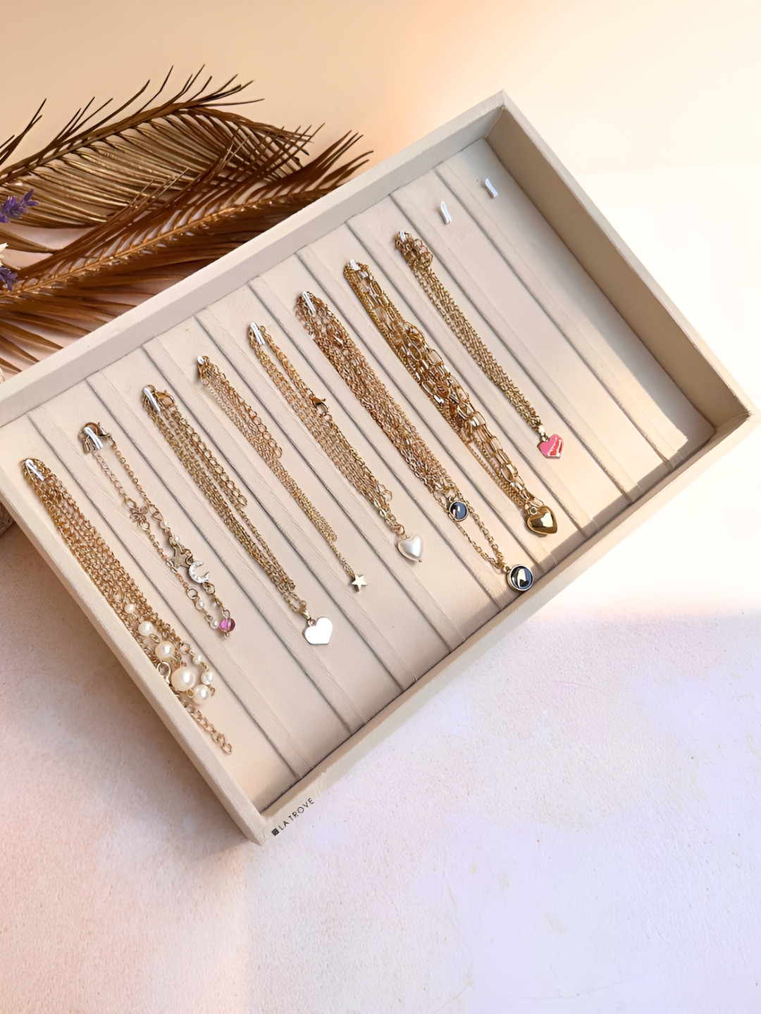 La Trove 10 Hook Cream Bracelets & Chain Velvet Organizer Tray