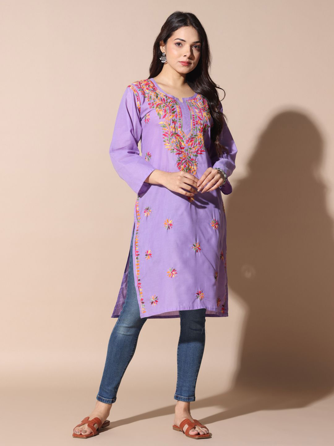 Fashionable Chikan Handikraft Floral Embroidered Chikankari Cotton Straight Kurta