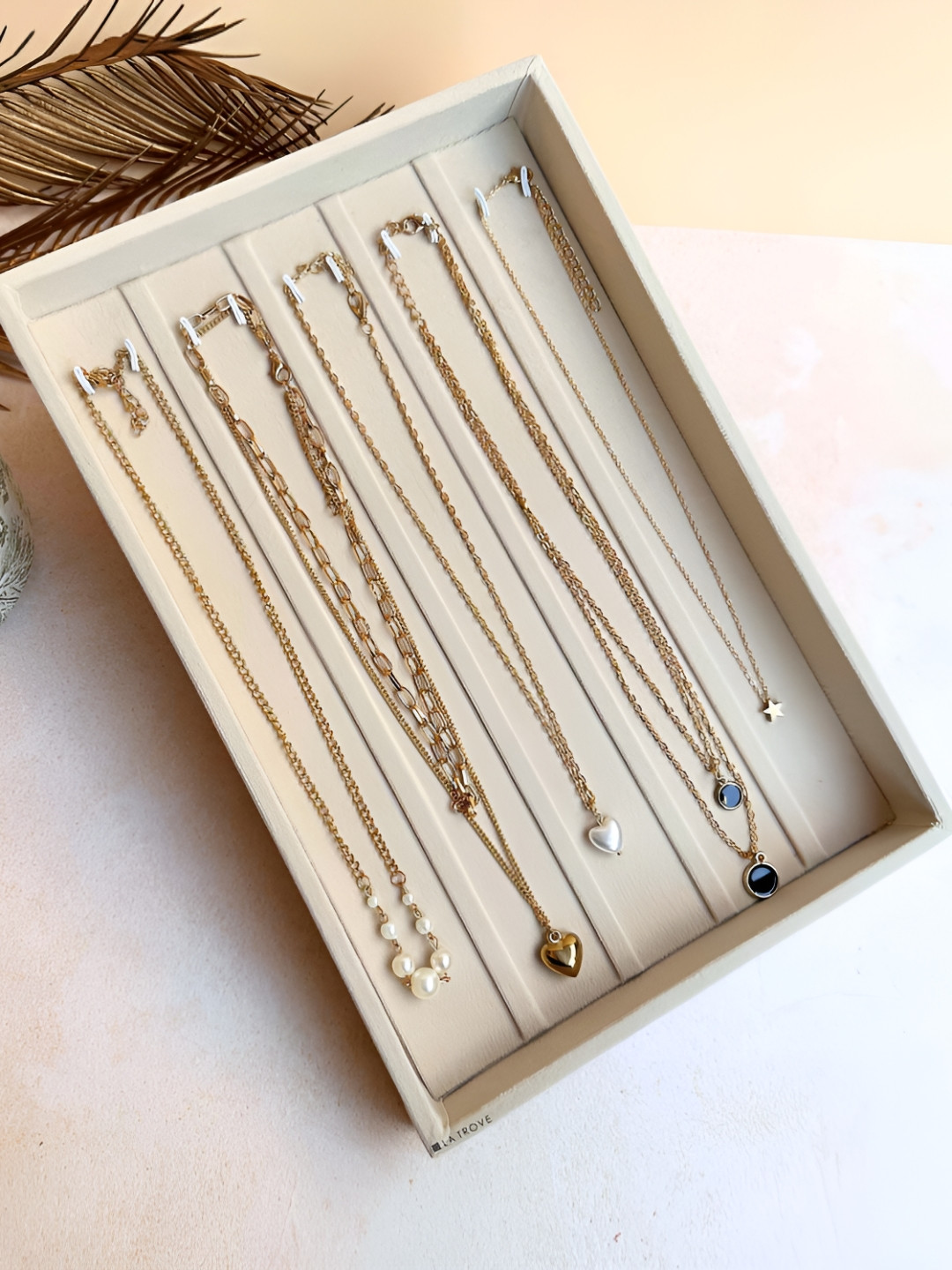 La Trove 10  Hook Cream Velvet Chain Organizer Tray