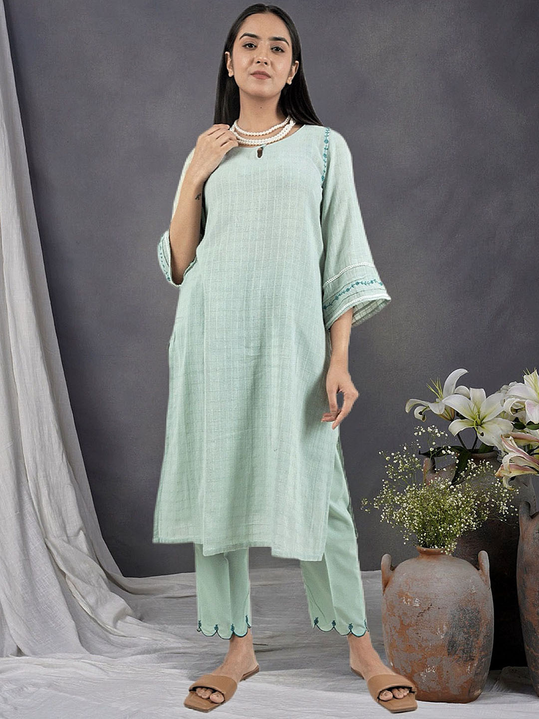 zuri Checked Keyhole Neck Thread Work Cotton Straight Kurta