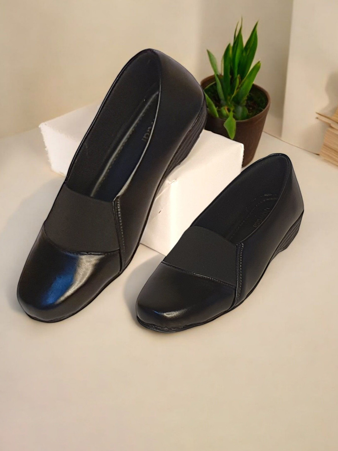 SAWADI Colourblocked Block Pumps