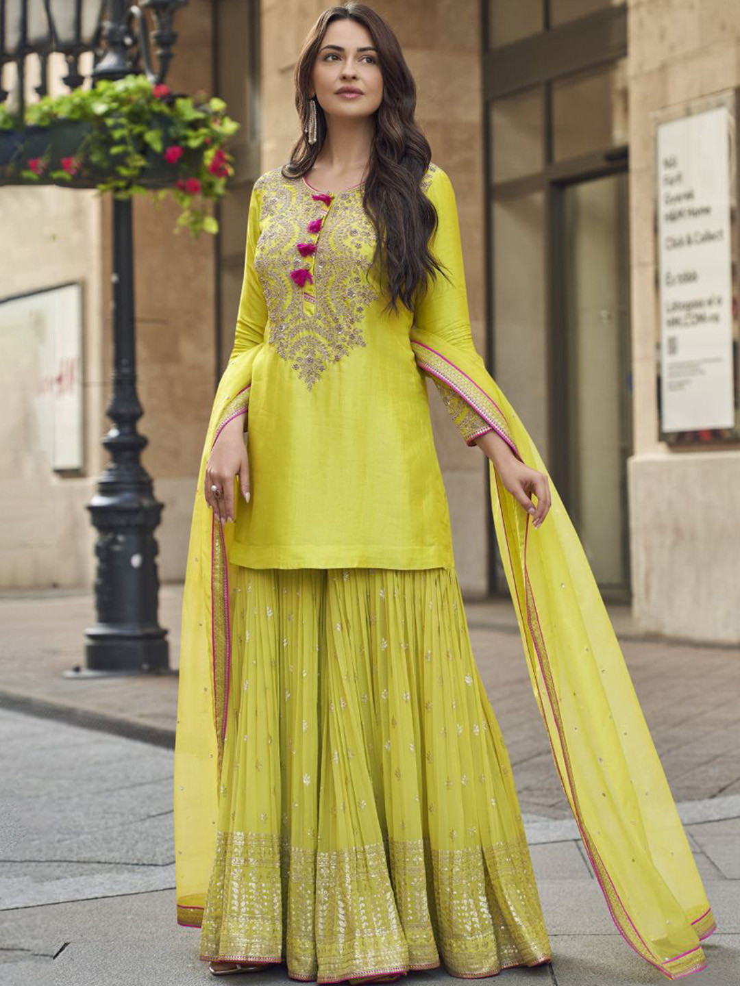 SAMAAYA JAIPUR Floral Embroidered Round Neck Straight Kurti With Sharara & Dupatta