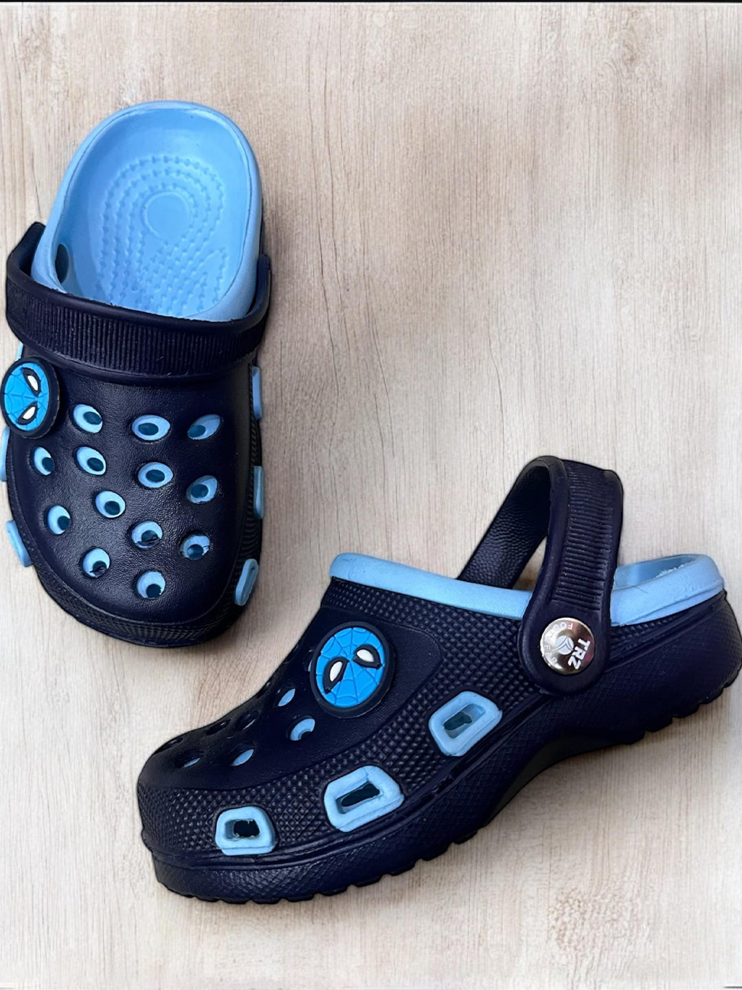 TRZ Unisex Kids Rubber Clogs