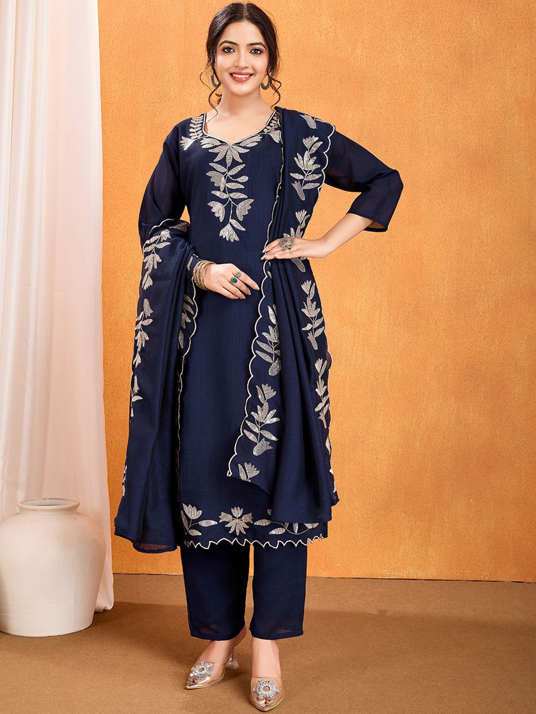 Ekta Textiles Floral Printed Sweetheart Neck Straight Kurta With Trousers & Dupatta