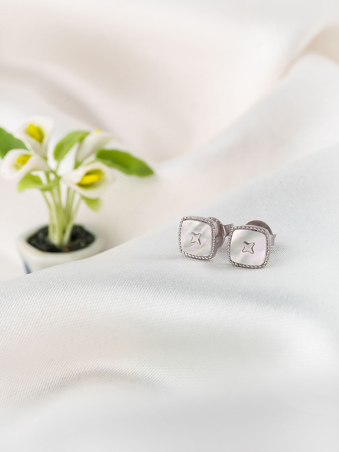 SILBERRY 925 Sterling Silver Rhodium-Plate Tiny Square Shaped Studs