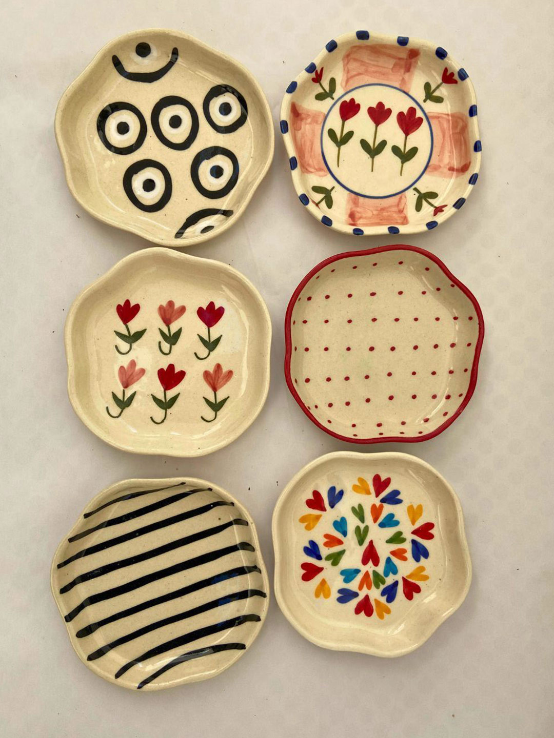 WEAVING HOMES Cream-Coloured & Red Printed Ceramic Glossy Bliss Dessert Plates