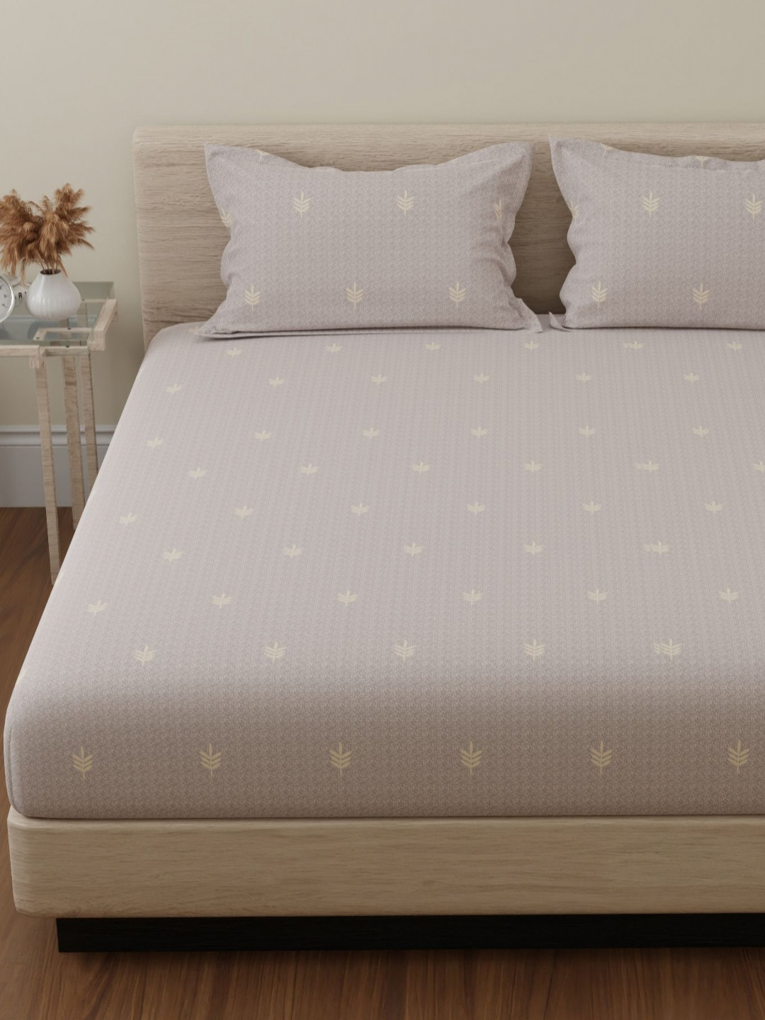 Huesland By Ahmedabad Grey Floral Cotton 144 TC Super King Bedsheet with 2 Pillow Covers-108 x 108 inches