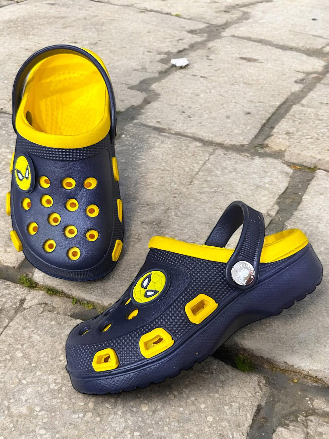 TRZ Unisex Kids Rubber Clogs